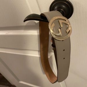 Gucci bell light grey size 80-32 lightly worn